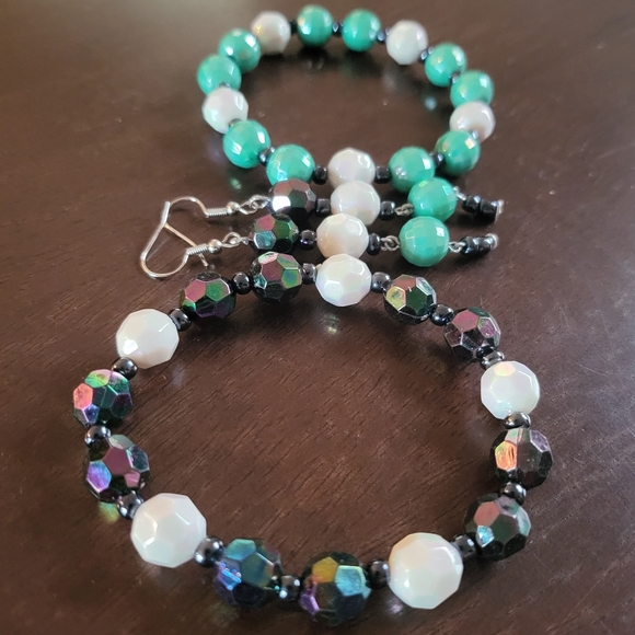 Iridescent Bracelet and Earrings Set - Picture 11 of 15